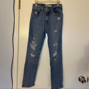 Distressed Levi’s 724 straight high rise jeans